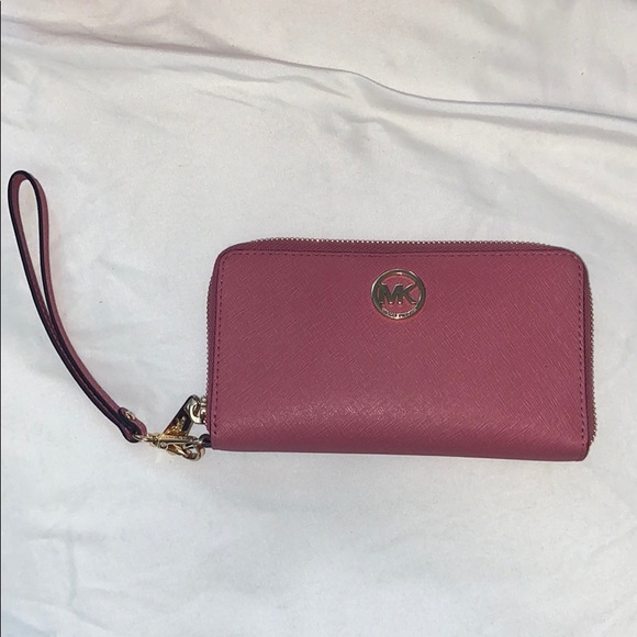 Michael Kors Jetset Travel bag & wristlet - Picture 15 of 16